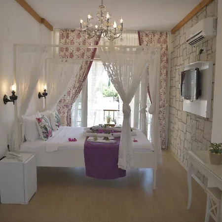 Hotel Kemerlihan Deluxe 2*