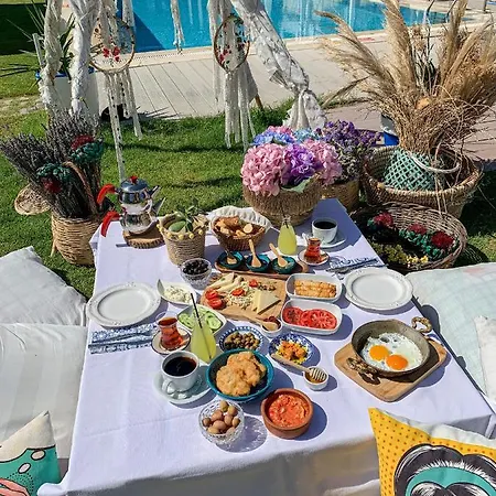 Kemerlihan Deluxe Hotel 2*