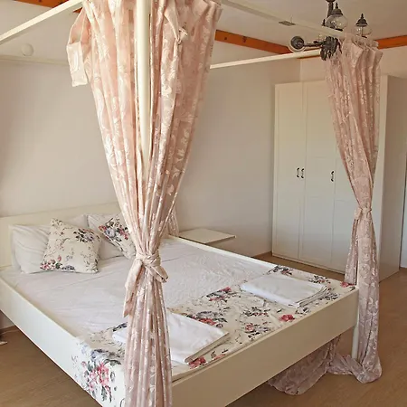 Kemerlihan Deluxe Hotel 2*